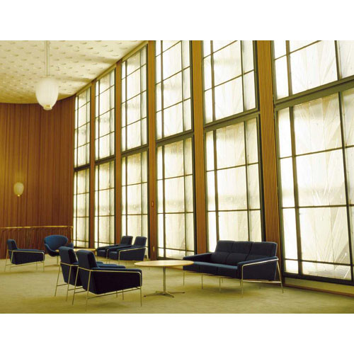 Arne Jacobsen Series 3300 3-seater Sofa